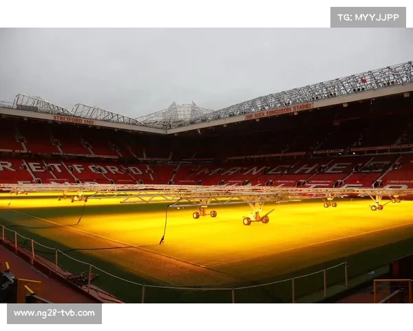 曼联球迷助威声浪席卷老特拉福德，卡里克变阵4-2-3-1见效