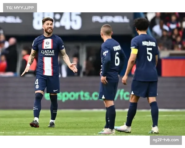 特写镜头：洛里昂门将连续三次神扑，力保半场球门不失